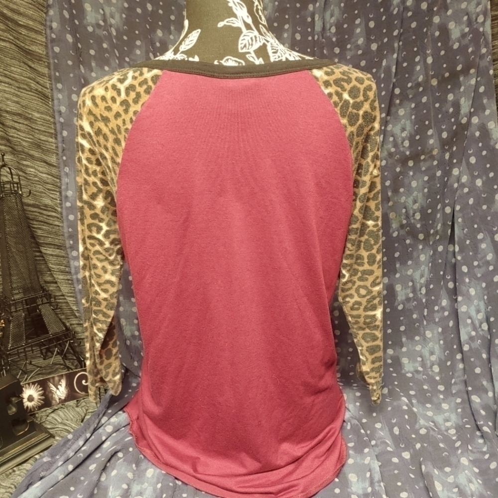 Rue21 Red Leopard Raglan Large - Picture 3 of 4